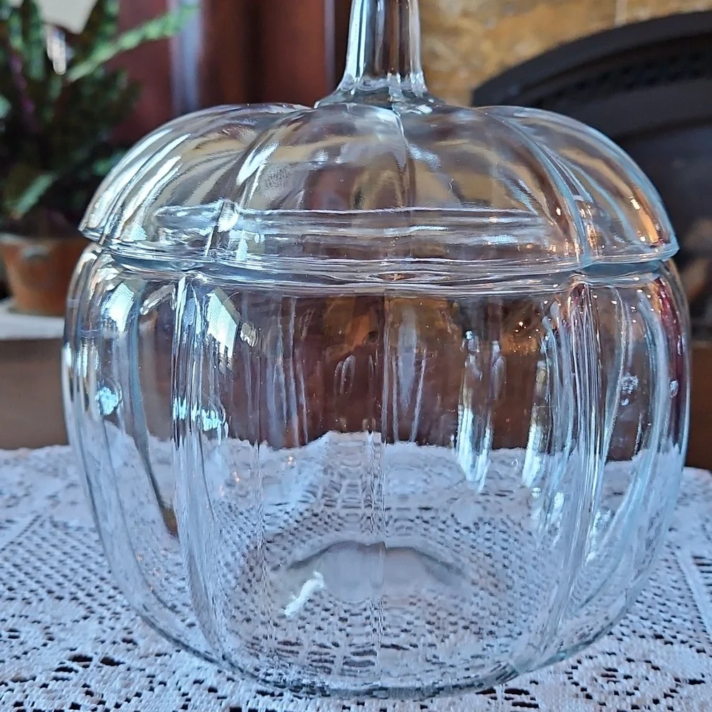 VTG Glass Pumpkin Candy/Snack/Treat/Decor Jar Canister with Lid/Ribbed Handle